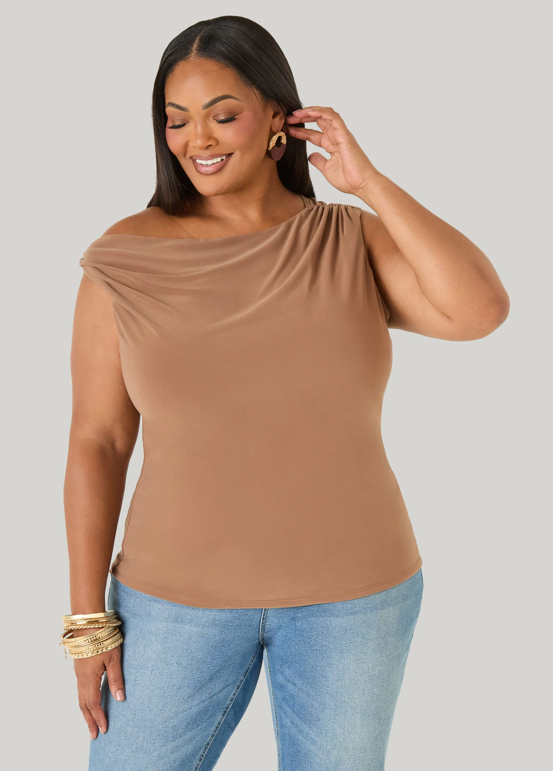 Chic Curves, Iconic Style