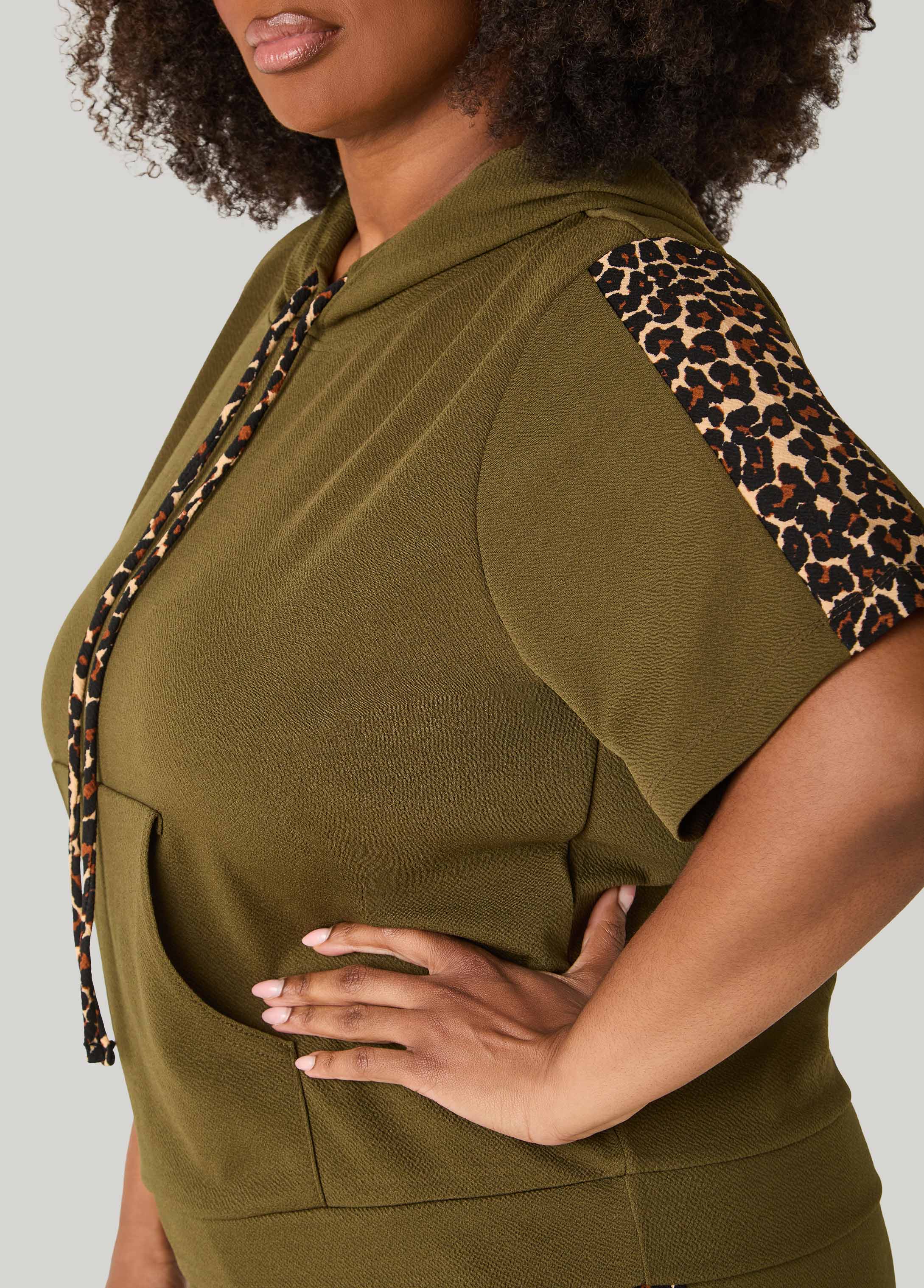 Leopard Trimmed Textured Hoodie - Image 3
